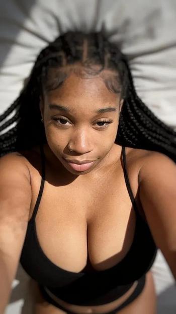 Mari , 24  female escort, Lexington